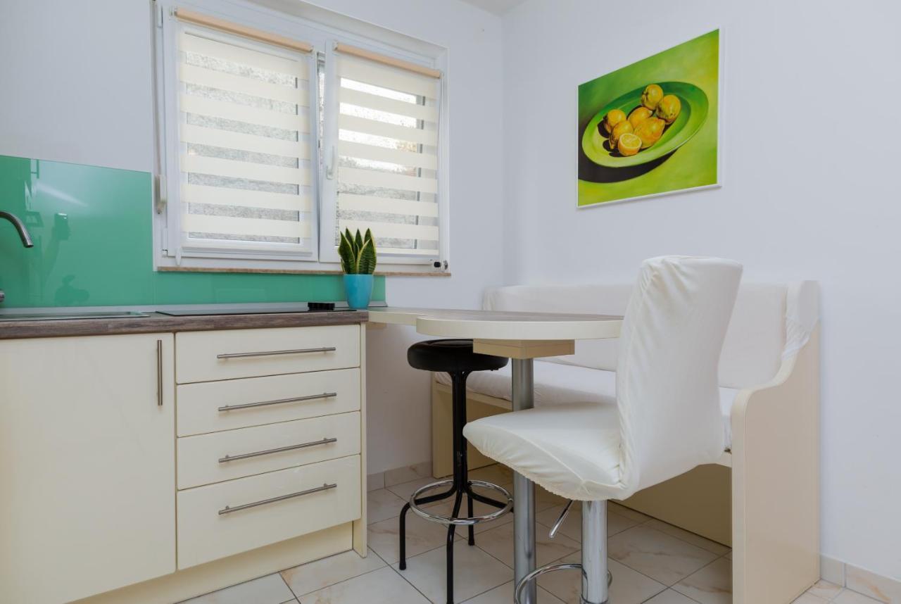 Apartments By The Sea Duce, Omis - 2992 Dugi Rat Exterior foto