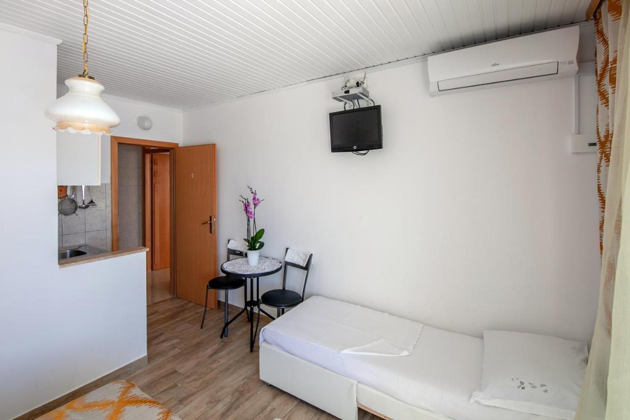 Apartments By The Sea Duce, Omis - 2992 Dugi Rat Exterior foto